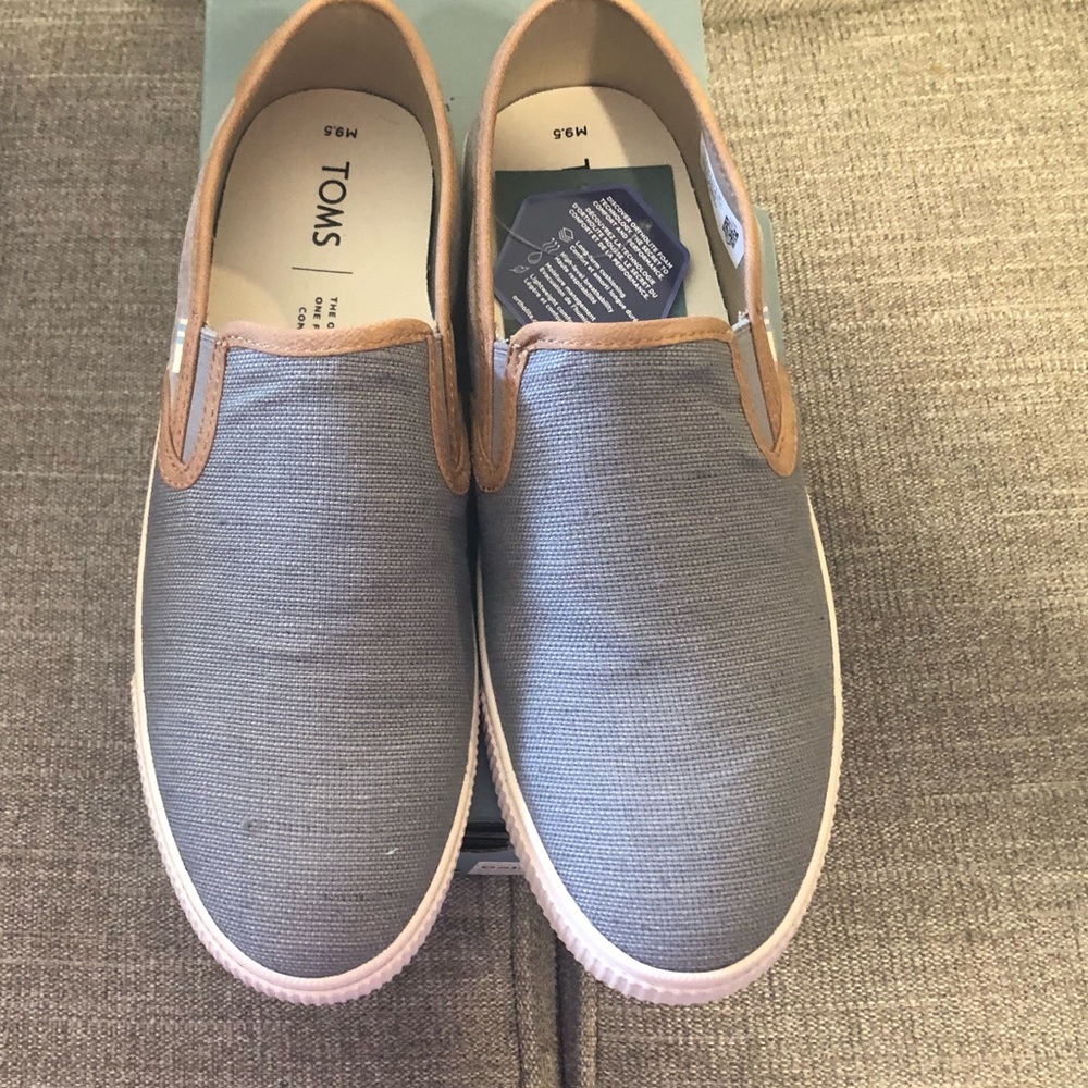 NWT Men’s Toms Slip-ons Size 9.5
